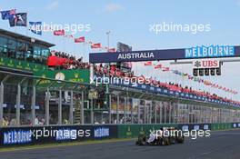Nico Hulkenberg (GER) Sahara Force India F1 VJM08 takes the chequered flag at the end of the race. 15.03.2015. Formula 1 World Championship, Rd 1, Australian Grand Prix, Albert Park, Melbourne, Australia, Race Day.