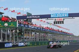 Jenson Button (GBR) McLaren MP4-30 takes the chequered flag at the end of the race. 15.03.2015. Formula 1 World Championship, Rd 1, Australian Grand Prix, Albert Park, Melbourne, Australia, Race Day.