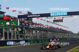 Daniel Ricciardo (AUS) Red Bull Racing RB11 takes the chequered flag at the end of the race. 15.03.2015. Formula 1 World Championship, Rd 1, Australian Grand Prix, Albert Park, Melbourne, Australia, Race Day.