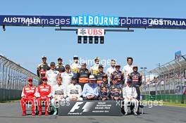 Ron Walker (AUS) Chairman of the Australian GP Corporation with the drivers start of season photograph. 15.03.2015. Formula 1 World Championship, Rd 1, Australian Grand Prix, Albert Park, Melbourne, Australia, Race Day.