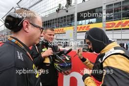 Pastor Maldonado (VEN), Lotus F1 Team and Mark Slade (GBR), Lotus F1 Team, Race Engineer   21.06.2015. Formula 1 World Championship, Rd 8, Austrian Grand Prix, Spielberg, Austria, Race Day.