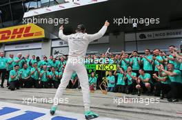 Race winner Nico Rosberg (GER) Mercedes AMG F1 celebrates with the team. 21.06.2015. Formula 1 World Championship, Rd 8, Austrian Grand Prix, Spielberg, Austria, Race Day.
