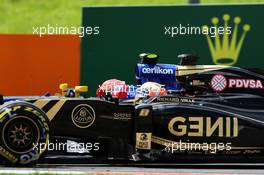 Romain Grosjean (FRA) Lotus F1 E23 and Felipe Nasr (BRA) Sauber C34 battle for position. 21.06.2015. Formula 1 World Championship, Rd 8, Austrian Grand Prix, Spielberg, Austria, Race Day.