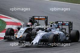 Valtteri Bottas (FIN) Williams FW37 and Nico Hulkenberg (GER) Sahara Force India F1 VJM08 battle for position. 21.06.2015. Formula 1 World Championship, Rd 8, Austrian Grand Prix, Spielberg, Austria, Race Day.