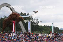 Hannes Arch (AUT) air display, passing over the grandstand and Red Bull iron sculpture. 21.06.2015. Formula 1 World Championship, Rd 8, Austrian Grand Prix, Spielberg, Austria, Race Day.