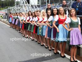 Formula Una girls. 20.06.2015. Formula 1 World Championship, Rd 8, Austrian Grand Prix, Spielberg, Austria, Qualifying Day.