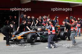 Nico Hulkenberg (GER) Sahara Force India F1 VJM08 in the pits. 27.02.2015. Formula One Testing, Day Two, Barcelona, Spain.