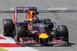Daniil Kvyat (RUS) Red Bull Racing RB11. 12.05.2015. Formula 1 Testing, Day One, Barcelona, Spain, Tuesday.