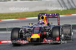 Pierre Gasly (FRA) Red Bull Racing RB11 Test Driver running sensor equipment. 13.05.2015. Formula 1 Testing, Day Two, Barcelona, Spain, Wednesday.