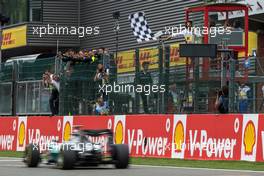 Nico Rosberg (GER) Mercedes AMG F1 takes the chequered flag at the end of the race. 23.08.2015. Formula 1 World Championship, Rd 13, Belgian Grand Prix, Spa Francorchamps, Belgium, Race Day.