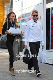 Jenson Button (GBR) McLaren with his wife Jessica Button (JPN). 22.08.2015. Formula 1 World Championship, Rd 11, Belgian Grand Prix, Spa Francorchamps, Belgium, Qualifying Day.