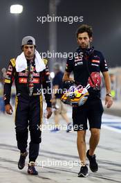 (L to R): Carlos Sainz Jr (ESP) Scuderia Toro Rosso with Sam Village (GBR) Scuderia Toro Rosso. 17.04.2015. Formula 1 World Championship, Rd 4, Bahrain Grand Prix, Sakhir, Bahrain, Practice Day
