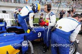 Marcus Ericsson (SWE) Sauber C34 on the grid. 19.04.2015. Formula 1 World Championship, Rd 4, Bahrain Grand Prix, Sakhir, Bahrain, Race Day.