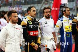 (L to R): Will Stevens (GBR) Manor Marussia F1 Team; Pastor Maldonado (VEN) Lotus F1 Team; Fernando Alonso (ESP) McLaren and Felipe Nasr (BRA) Sauber F1 Team on the grid. 19.04.2015. Formula 1 World Championship, Rd 4, Bahrain Grand Prix, Sakhir, Bahrain, Race Day.