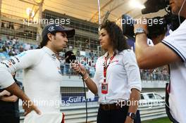 Sergio Perez (MEX) Sahara Force India F1 on the grid. 19.04.2015. Formula 1 World Championship, Rd 4, Bahrain Grand Prix, Sakhir, Bahrain, Race Day.