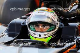 Sergio Perez (MEX) Sahara Force India F1 VJM08 on the grid. 19.04.2015. Formula 1 World Championship, Rd 4, Bahrain Grand Prix, Sakhir, Bahrain, Race Day.