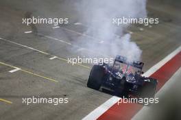 Daniel Ricciardo (AUS) Red Bull Racing RB11 stopped just after the finish line. 19.04.2015. Formula 1 World Championship, Rd 4, Bahrain Grand Prix, Sakhir, Bahrain, Race Day.