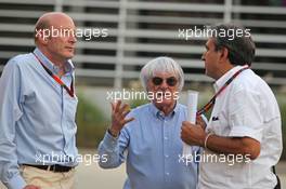 (L to R): Donald Mackenzie (GBR) CVC Capital Partners Managing Partner, Co Head of Global Investments, with Bernie Ecclestone (GBR) and Pasquale Lattuneddu (ITA) of the FOM. 16.04.2015. Formula 1 World Championship, Rd 4, Bahrain Grand Prix, Sakhir, Bahrain, Preparation Day.