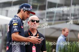 (L to R): Daniel Ricciardo (AUS) Red Bull Racing with Eric Silbermann (GBR) Journalist. 13.11.2015. Formula 1 World Championship, Rd 18, Brazilian Grand Prix, Sao Paulo, Brazil, Practice Day.