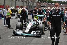 Lewis Hamilton (GBR) Mercedes AMG F1 W06 on the grid. 15.11.2015. Formula 1 World Championship, Rd 18, Brazilian Grand Prix, Sao Paulo, Brazil, Race Day.