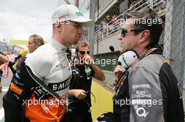 Nico Hulkenberg (GER) Sahara Force India F1 with Bradley Joyce (GBR) Sahara Force India F1 Race Engineer on the grid. 15.11.2015. Formula 1 World Championship, Rd 18, Brazilian Grand Prix, Sao Paulo, Brazil, Race Day.