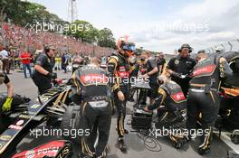 Romain Grosjean (FRA) Lotus F1 E23 on the grid. 15.11.2015. Formula 1 World Championship, Rd 18, Brazilian Grand Prix, Sao Paulo, Brazil, Race Day.