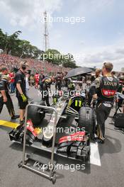 Lotus F1 E23 of Romain Grosjean (FRA) Lotus F1 Team on the grid. 15.11.2015. Formula 1 World Championship, Rd 18, Brazilian Grand Prix, Sao Paulo, Brazil, Race Day.