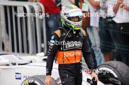 Sergio Perez (MEX) Sahara Force India F1 in parc ferme. 15.11.2015. Formula 1 World Championship, Rd 18, Brazilian Grand Prix, Sao Paulo, Brazil, Race Day.
