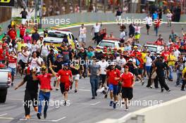 Fans invade the circuit at the end of the race. 15.11.2015. Formula 1 World Championship, Rd 18, Brazilian Grand Prix, Sao Paulo, Brazil, Race Day.
