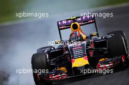 Daniil Kvyat (RUS) Red Bull Racing RB11 locks up under braking. 15.11.2015. Formula 1 World Championship, Rd 18, Brazilian Grand Prix, Sao Paulo, Brazil, Race Day.