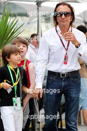Emerson Fittipaldi (BRA) with his son. 15.11.2015. Formula 1 World Championship, Rd 18, Brazilian Grand Prix, Sao Paulo, Brazil, Race Day.