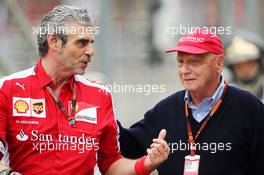 (L to R): Maurizio Arrivabene (ITA) Ferrari Team Principal with Niki Lauda (AUT) Mercedes Non-Executive Chairman. 15.11.2015. Formula 1 World Championship, Rd 18, Brazilian Grand Prix, Sao Paulo, Brazil, Race Day.