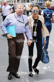 (L to R): Jean Todt (FRA) FIA President with his wife Michelle Yeoh (MAL). 15.11.2015. Formula 1 World Championship, Rd 18, Brazilian Grand Prix, Sao Paulo, Brazil, Race Day.