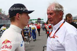 (L to R): Daniil Kvyat (RUS) Red Bull Racing with Dr Helmut Marko (AUT) Red Bull Motorsport Consultant on the grid. 07.06.2015. Formula 1 World Championship, Rd 7, Canadian Grand Prix, Montreal, Canada, Race Day.