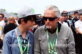 Michael Douglas (USA) Actor with son Dylan Douglas, on the grid. 07.06.2015. Formula 1 World Championship, Rd 7, Canadian Grand Prix, Montreal, Canada, Race Day.