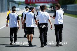 Fernando Alonso (ESP) McLaren walks the circuit with the team. 04.06.2015. Formula 1 World Championship, Rd 7, Canadian Grand Prix, Montreal, Canada, Preparation Day.