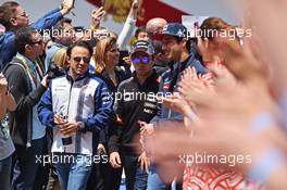 (L to R): Felipe Massa (BRA) Williams; Sergio Perez (MEX) Sahara Force India F1 and Daniel Ricciardo (AUS) Red Bull Racing on the drivers parade. 12.04.2015. Formula 1 World Championship, Rd 3, Chinese Grand Prix, Shanghai, China, Race Day.