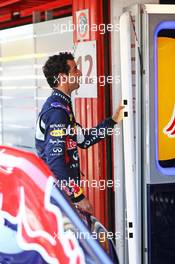 Daniel Ricciardo (AUS) Red Bull Racing. 08.05.2015. Formula 1 World Championship, Rd 5, Spanish Grand Prix, Barcelona, Spain, Practice Day.