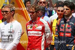 (L to R): Nico Rosberg (GER) Mercedes AMG F1 with Sebastian Vettel (GER) Ferrari and Carlos Sainz Jr (ESP) Scuderia Toro Rosso on the grid. 10.05.2015. Formula 1 World Championship, Rd 5, Spanish Grand Prix, Barcelona, Spain, Race Day.