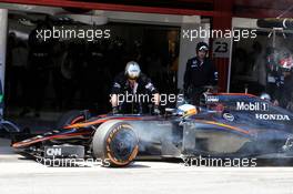 Fernando Alonso (ESP) McLaren MP4-30 retired from the race after he overshot his pit box making a pit stop. 10.05.2015. Formula 1 World Championship, Rd 5, Spanish Grand Prix, Barcelona, Spain, Race Day.
