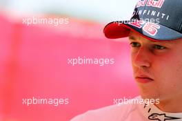 Daniil Kvyat (RUS) Red Bull Racing. 09.05.2015. Formula 1 World Championship, Rd 5, Spanish Grand Prix, Barcelona, Spain, Qualifying Day.