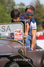 Felipe Massa (BRA) Williams with his son Felipinho Massa (BRA) on the drivers parade. 10.05.2015. Formula 1 World Championship, Rd 5, Spanish Grand Prix, Barcelona, Spain, Race Day.