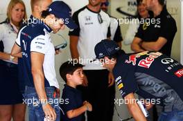 (L to R): Felipe Massa (BRA) Williams, his son Felipinho Massa (BRA); and Daniel Ricciardo (AUS) Red Bull Racing on the drivers parade. 10.05.2015. Formula 1 World Championship, Rd 5, Spanish Grand Prix, Barcelona, Spain, Race Day.