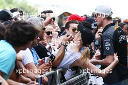 Nico Hulkenberg (GER) Sahara Force India F1 with fans. 07.05.2015. Formula 1 World Championship, Rd 5, Spanish Grand Prix, Barcelona, Spain, Preparation Day.