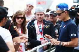Marcus Ericsson (SWE) Sauber F1 Team signs autographs for the fans. 07.05.2015. Formula 1 World Championship, Rd 5, Spanish Grand Prix, Barcelona, Spain, Preparation Day.