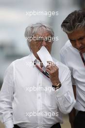 Bernie Ecclestone (GBR) with Pasquale Lattuneddu (ITA) of the FOM. 04.07.2015. Formula 1 World Championship, Rd 9, British Grand Prix, Silverstone, England, Qualifying Day.