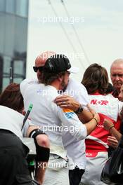 Fernando Alonso (ESP) McLaren with the Bianchi family on the grid. 26.07.2015. Formula 1 World Championship, Rd 10, Hungarian Grand Prix, Budapest, Hungary, Race Day.