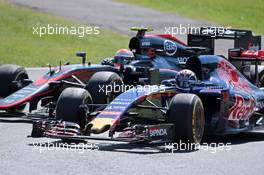 Max Verstappen (NLD) Scuderia Toro Rosso STR10 and Jenson Button (GBR) McLaren MP4-30 battle for position. 06.09.2015. Formula 1 World Championship, Rd 12, Italian Grand Prix, Monza, Italy, Race Day.