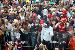Fernando Alonso (ESP) McLaren with the fans. 03.09.2015. Formula 1 World Championship, Rd 12, Italian Grand Prix, Monza, Italy, Preparation Day.