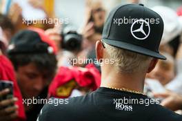 Lewis Hamilton (GBR) Mercedes AMG F1 with new blonde hair colour. 03.09.2015. Formula 1 World Championship, Rd 12, Italian Grand Prix, Monza, Italy, Preparation Day.